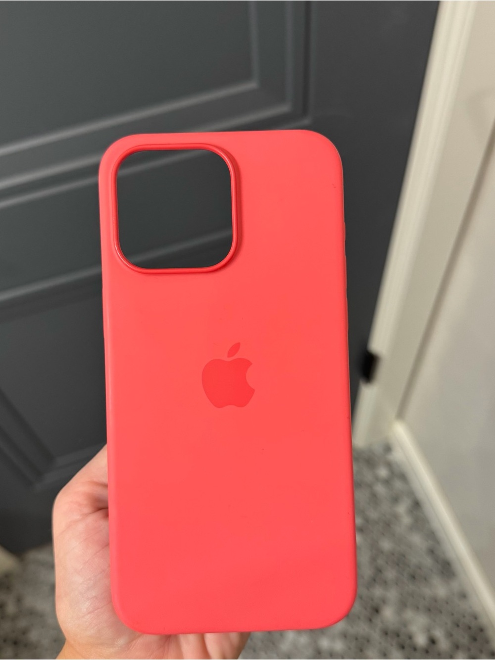 Apple iPhone 15 Pro Max Silicone
Case with MagSafe - Guava